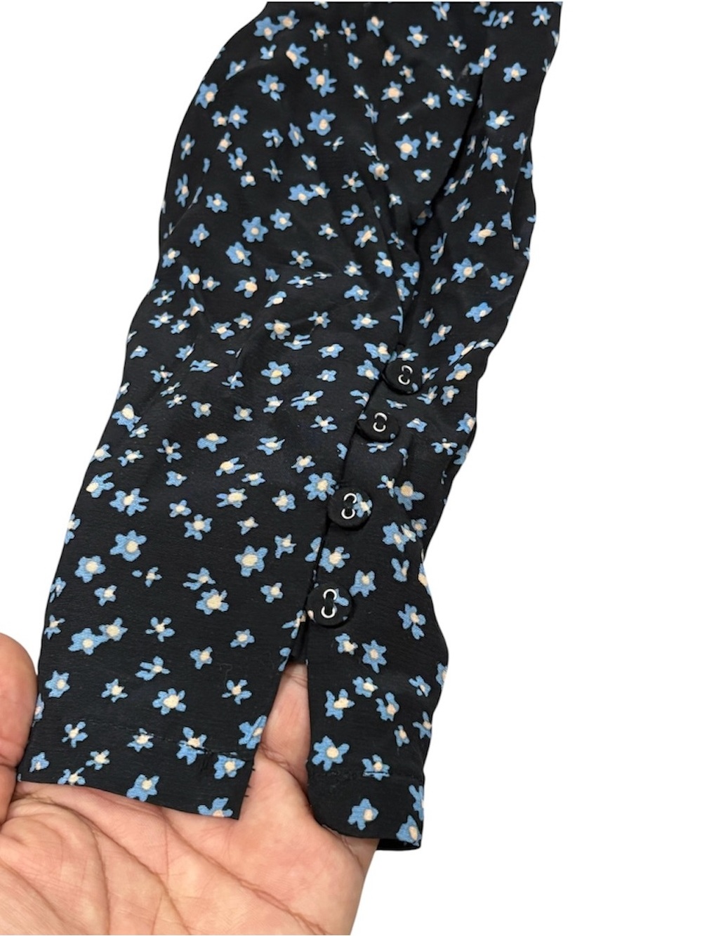 Madewell Black Floral Print Top with White and Light Blue Blossoms size M - Picture 8 of 11